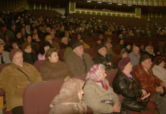 Tatăl viceprimarului Gabi Stan, printre pensionarii premiaţi de Radu Mazăre